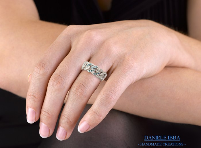 Anello Rosy indossato